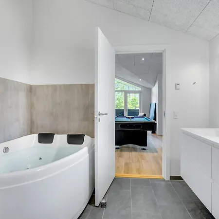 Gorgeous In With Kitchen